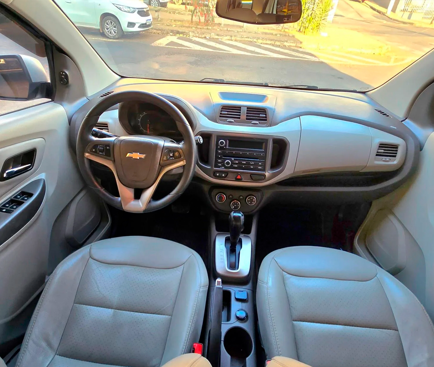 Painel e multimídia do Onix