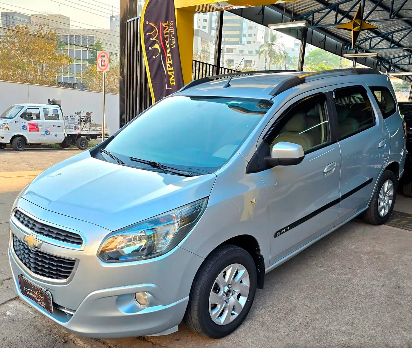 Rodas de liga leve e lateral da Spin